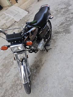 Honda 125 same like new