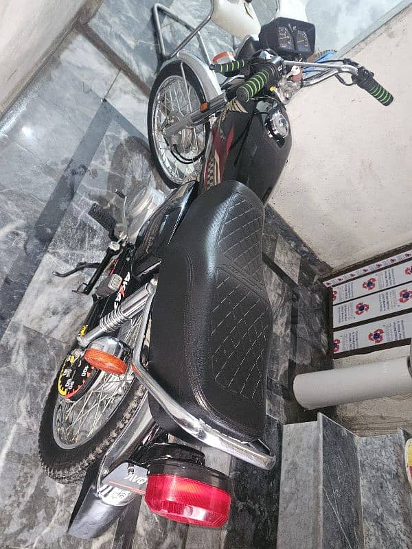 Honda 125 same like new 4