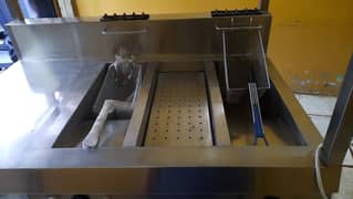 Fryer counter nd Salamandar