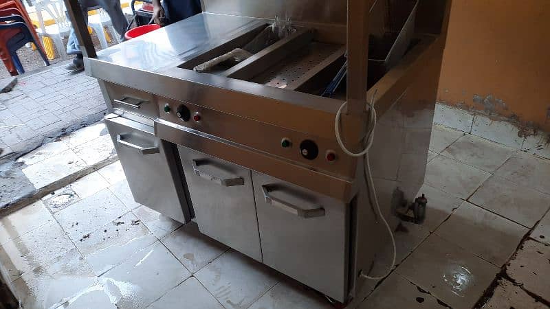 Fryer counter nd Salamandar 5