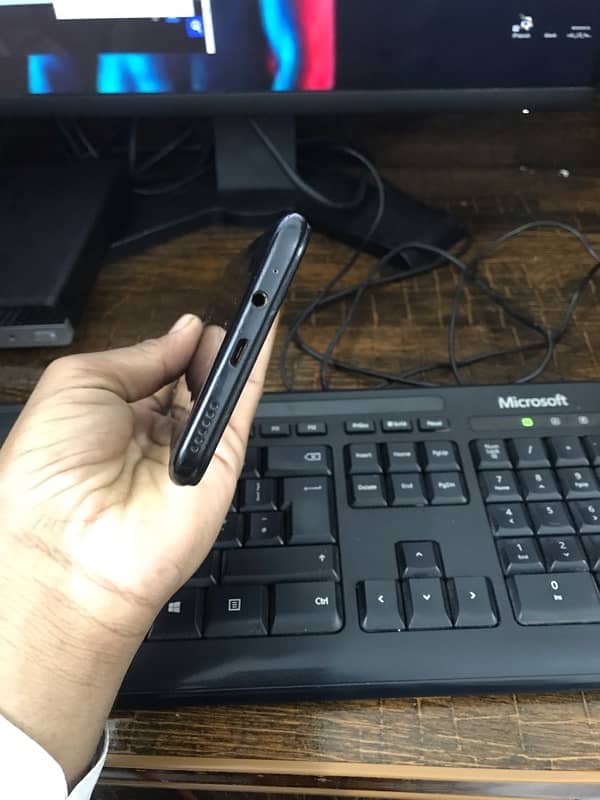 infinix Smart 6 10 by 9 condition 3Ram 64 Memory 4