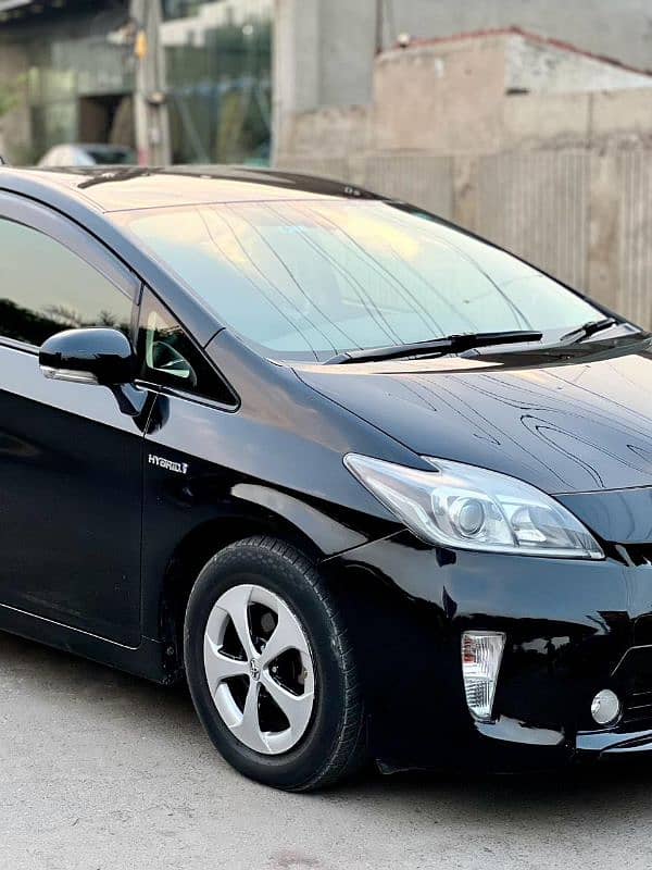 Toyota Prius 2015 import 2018 registerd 2021 1