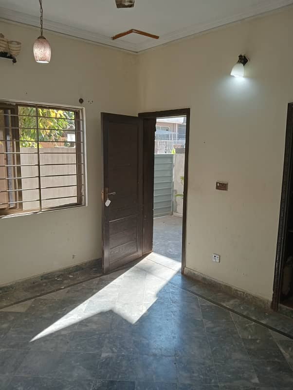 4marla 3beds TV lounge kitchen attached baths neat clean house for rent in G 13 1 Islamabad 0