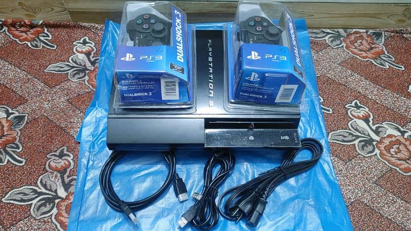 ps3/500gb/50 games installed with 2 boxe pack controllers 1