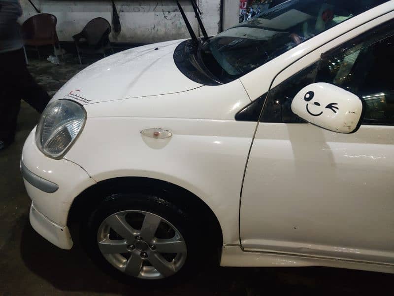 Toyota Vitz 2004 5