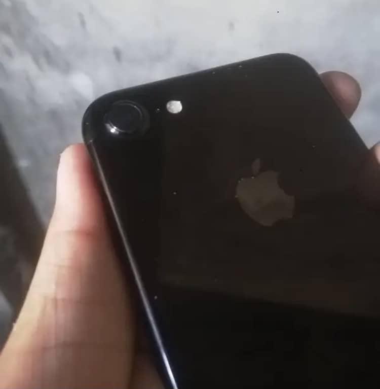 iPhone 7 in genuine condition 3