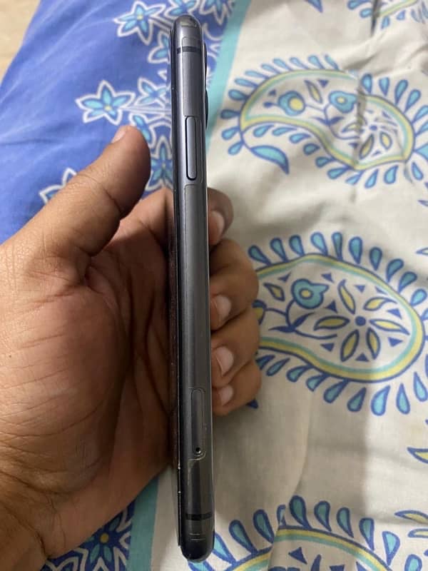 Iphone 11 64gb PTA Approved 4