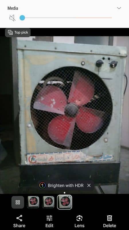 10/10 condition, with best quality metal stand ,good quality metal fan 2