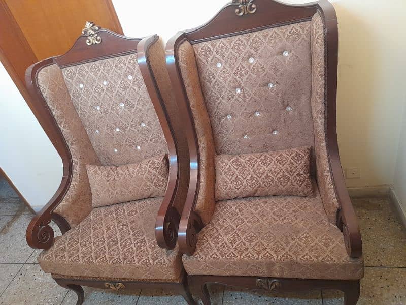 Elegant Vintage Wooden Arm chairs – Set of 2 0