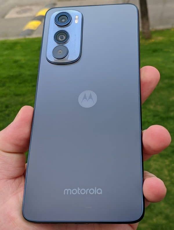 Moto Edge 30 2