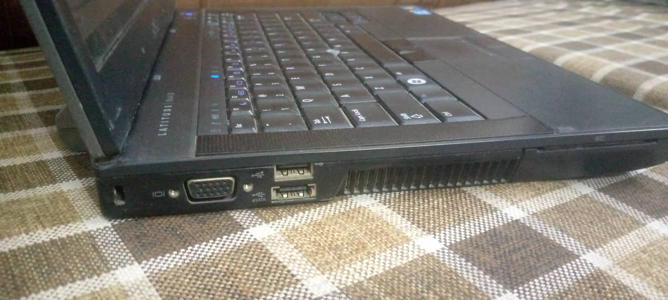 Dell Core i5 laptop, 6410 6gb, 160gb very less used last month bought 7