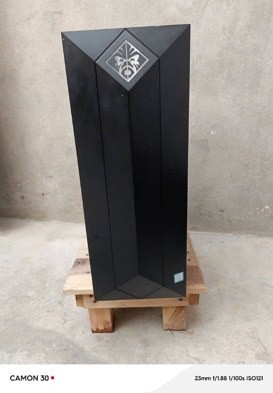 HP OMEN obelisk 25 L 1