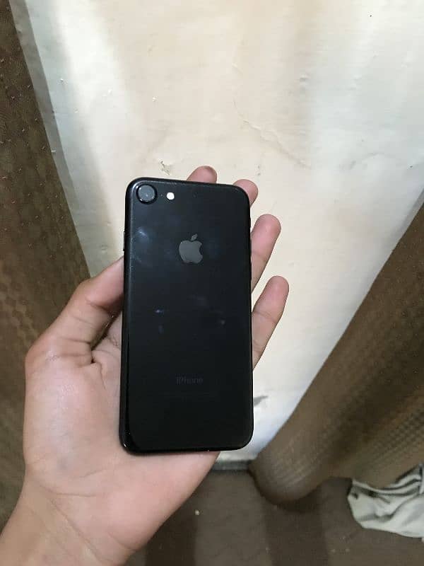 IPhone 7 128 Gb non Pta  Urgent sale 03185146868 call 2