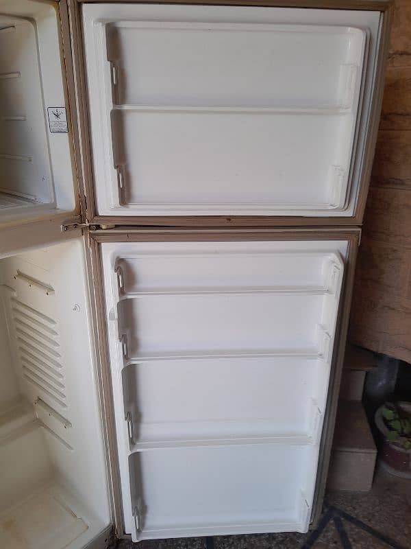 fridge and refrigerator 3