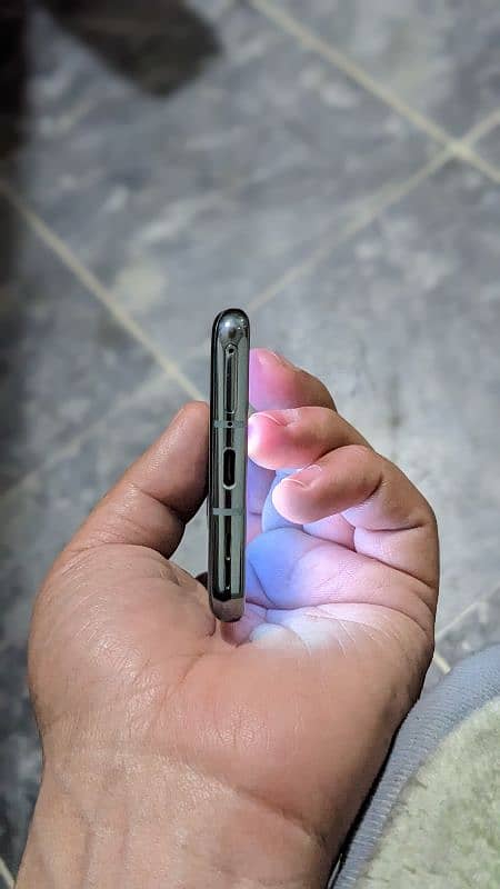 One Plus 9 Pro 5g 12/256 OEM unlocked 90Fps dual sim 1 green line 2