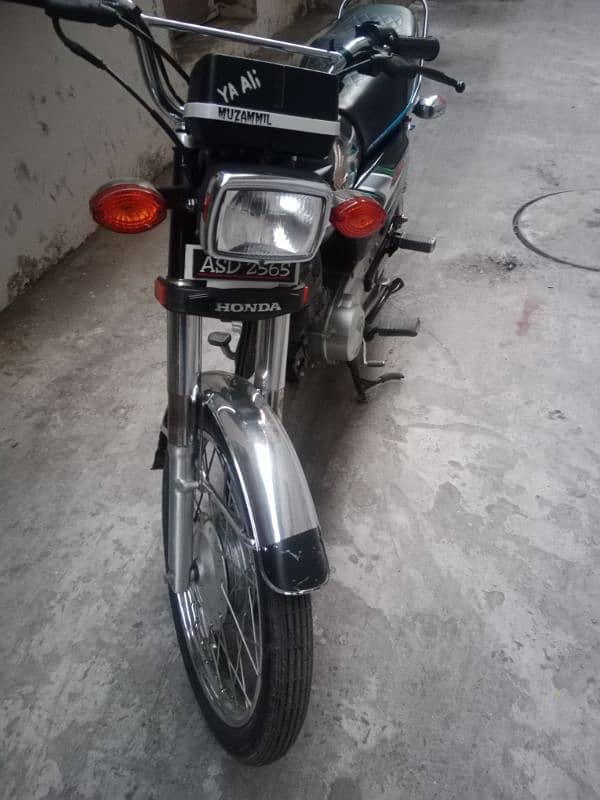 Honda CD 125 look like new 4