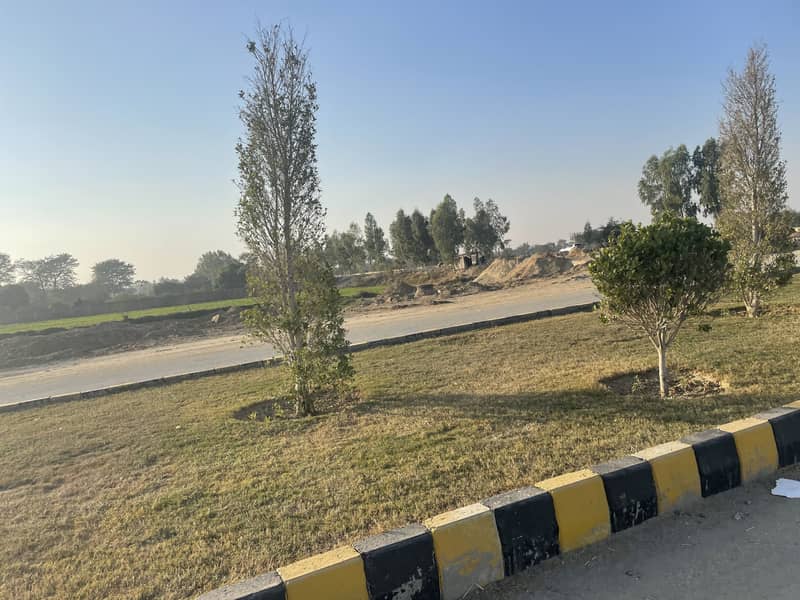 5 Marla Plot for Sale in BB Block, LDA City Lahore Near 150ft Road & CBD 4