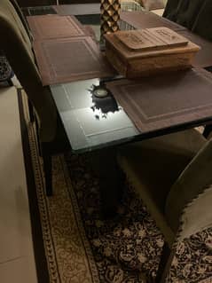 selling my dinning table with 6 chairs