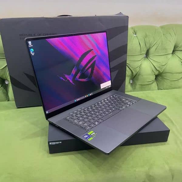 ASUS ROG Zephyrus G16 2024 Core Ultra 9 185H, 16GB/1TB, RTX 4070) 1