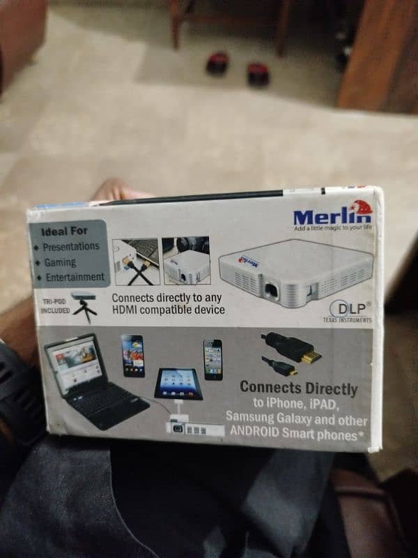 projector I Merlin pocket mini projector 1