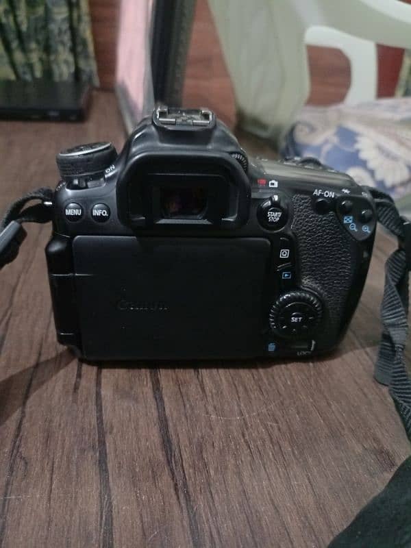 DSLR camera Canon D70 with 2 lines 18/55mm and 250mm 1