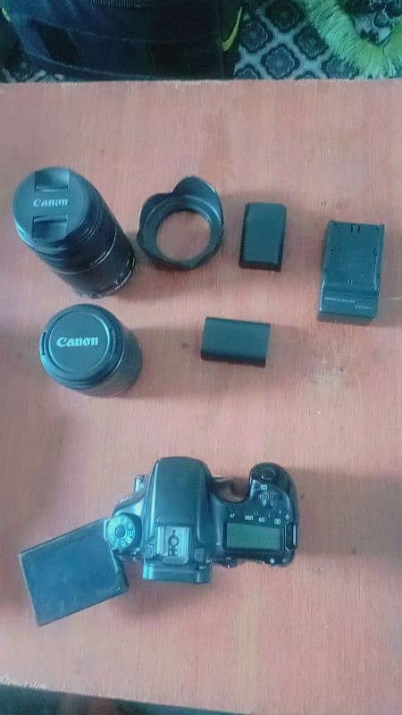 DSLR camera Canon D70 with 2 lines 18/55mm and 250mm 5