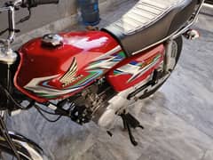 Honda 125 only 800 k. m driven 100% guaranteed