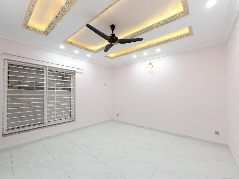 1 Kanal Spacious House Available In G-13/2 For sale 17