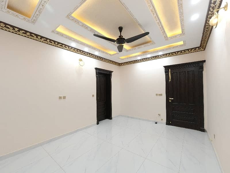 1 Kanal Spacious House Available In G-13/2 For sale 19