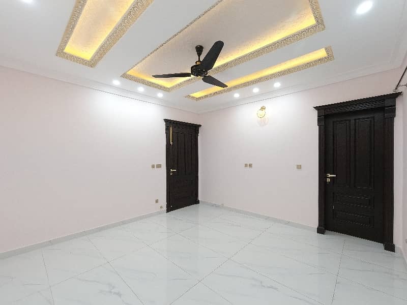 1 Kanal Spacious House Available In G-13/2 For sale 21