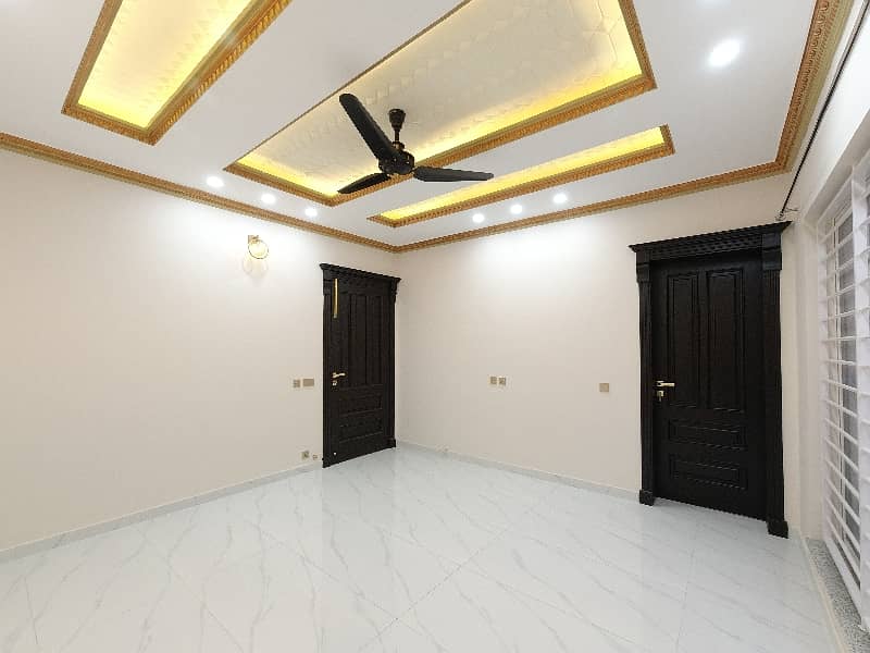 1 Kanal Spacious House Available In G-13/2 For sale 39