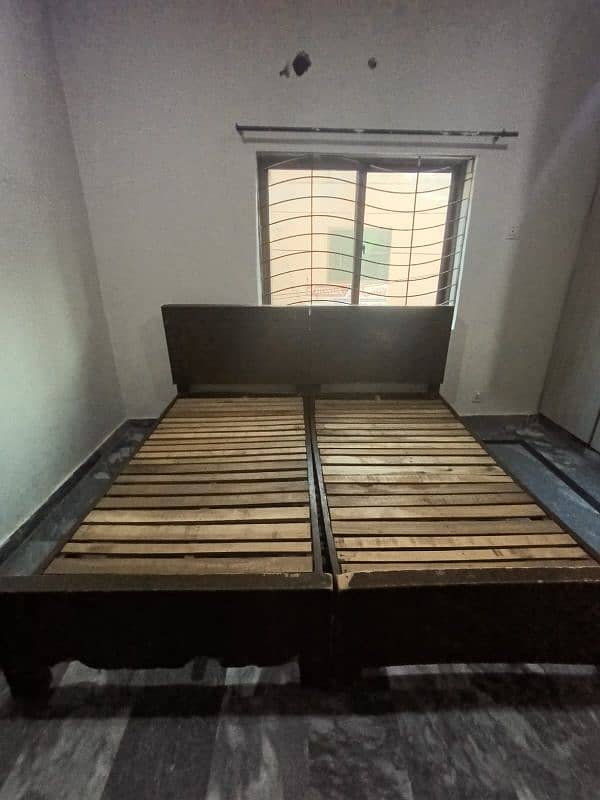 6x4 wooden bed, 4pcs available. 0