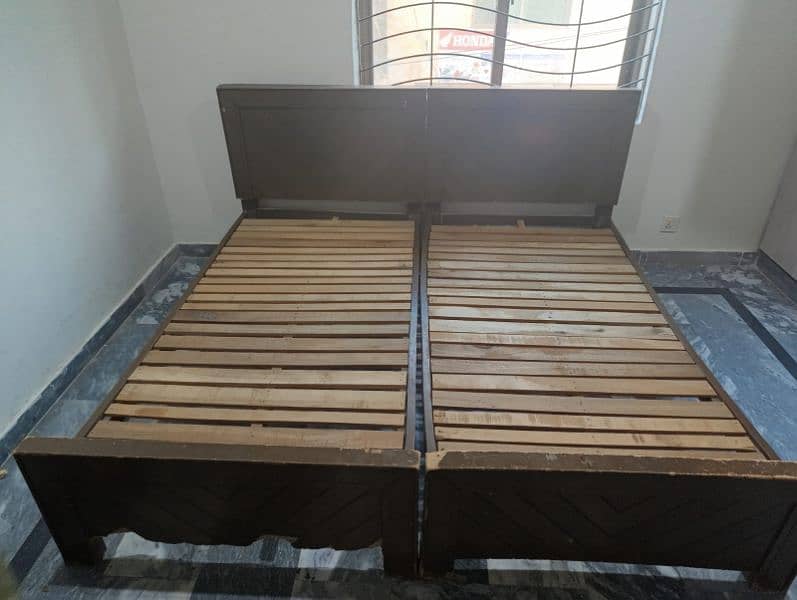 6x4 wooden bed, 4pcs available. 1