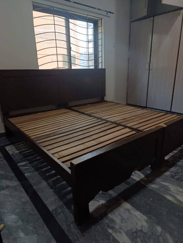 6x4 wooden bed, 4pcs available. 2