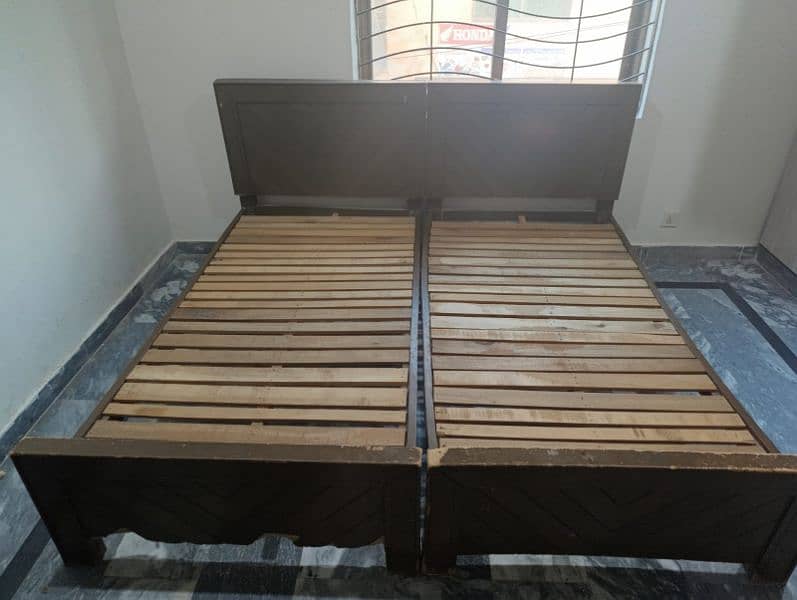 6x4 wooden bed, 4pcs available. 3