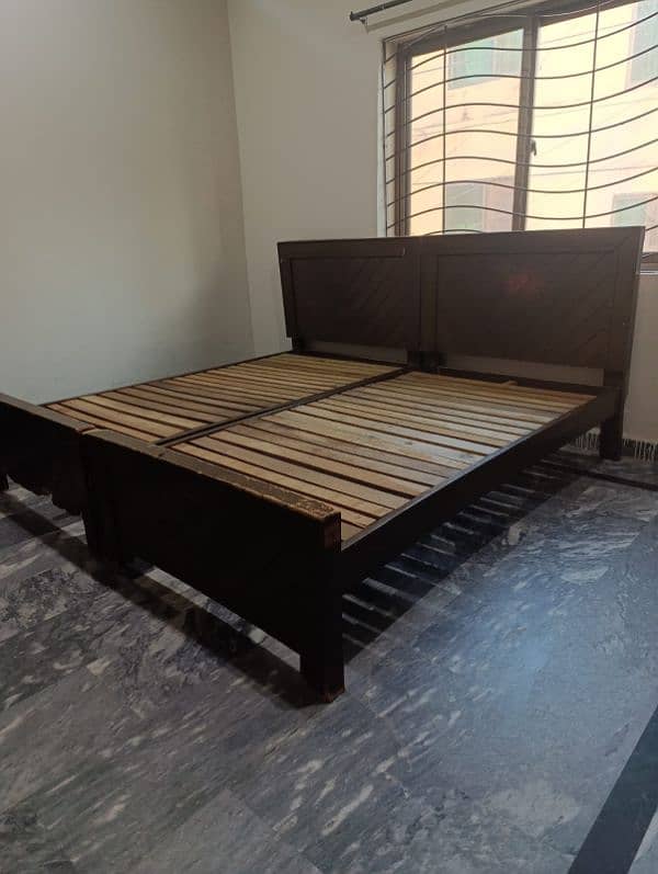 6x4 wooden bed, 4pcs available. 4