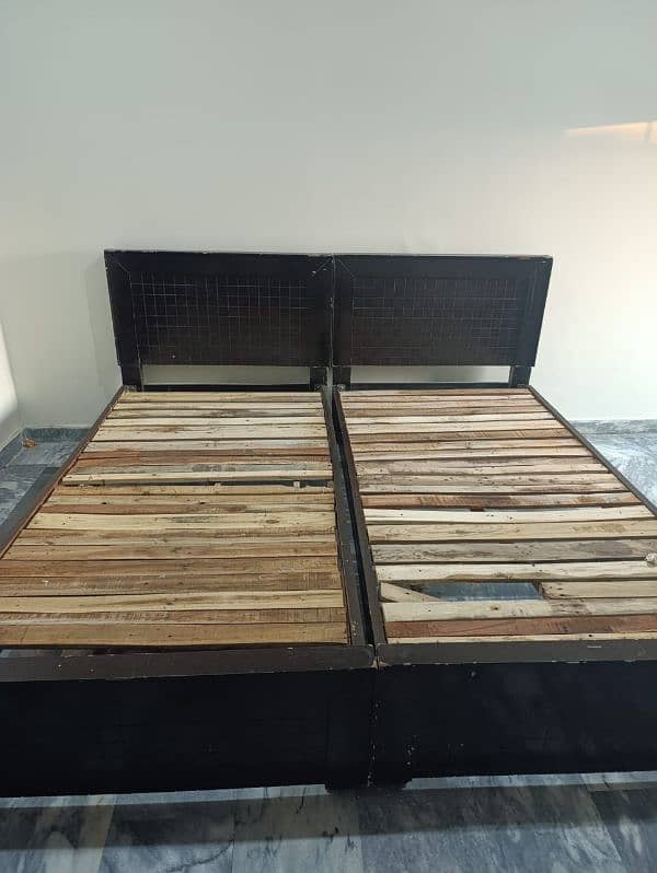 6x4 wooden bed, 4pcs available. 5