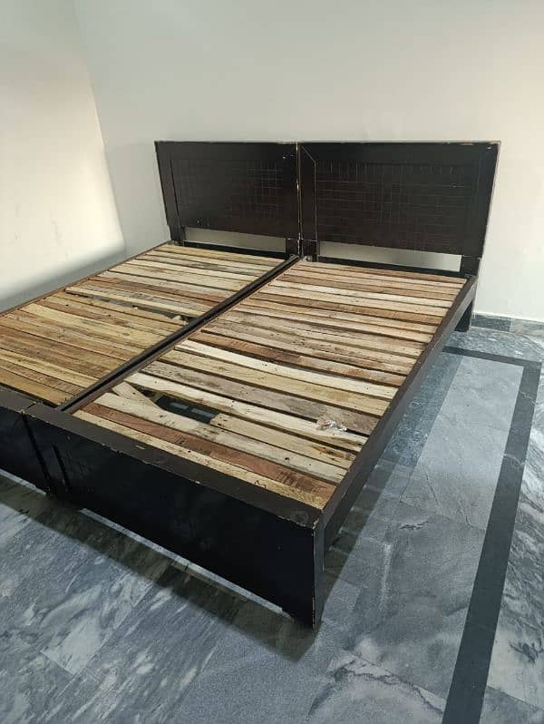 6x4 wooden bed, 4pcs available. 6