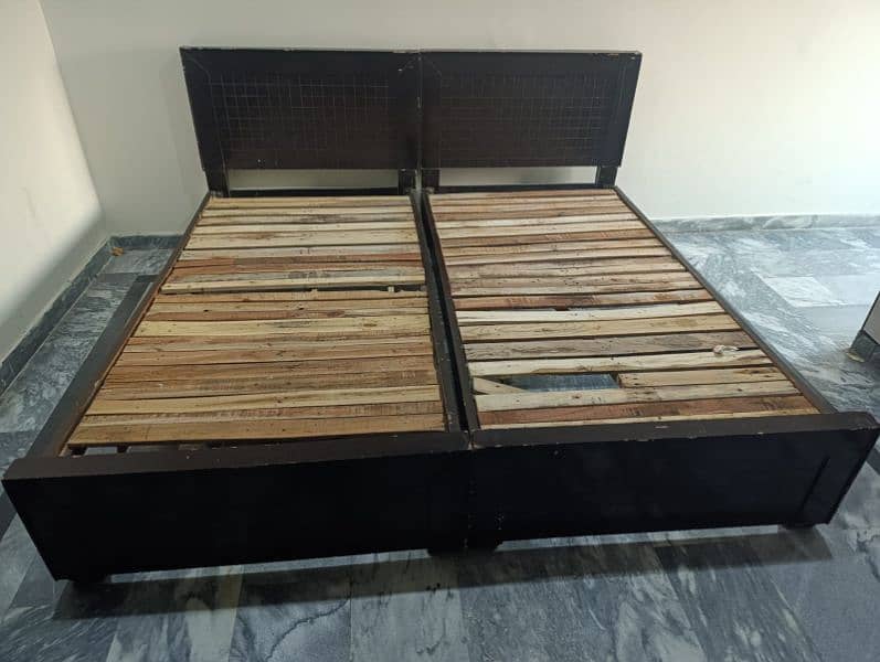 6x4 wooden bed, 4pcs available. 7