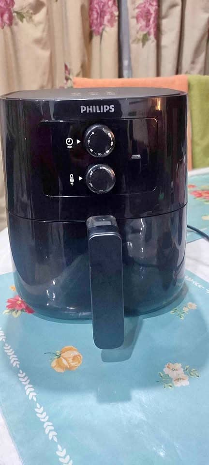 Philips HD9200/90 Air Fryer for Sale (A+ Condition very lesss used) 1