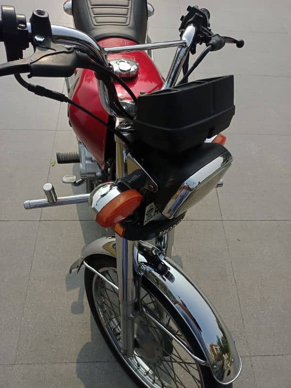 Honda CG 125 Self-Start 2022 Model – A Reliable and Powerful Ride 6