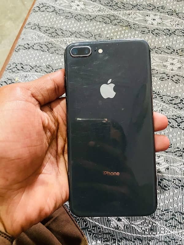 iPhone 8 Plus 2