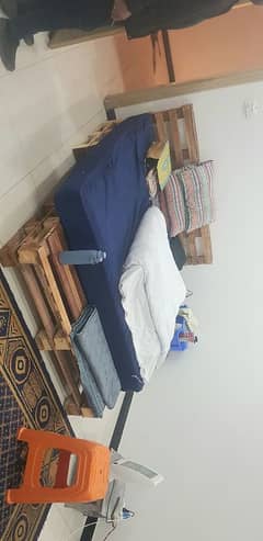 Wooden Pallets bed (WITHOUT MATTRESS)