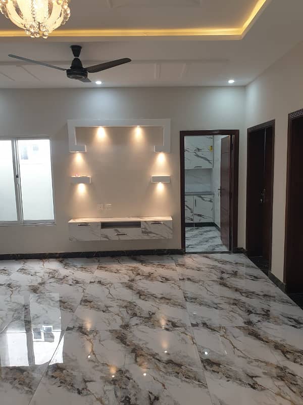 8 mrle upper portion available for rent faisal town 6