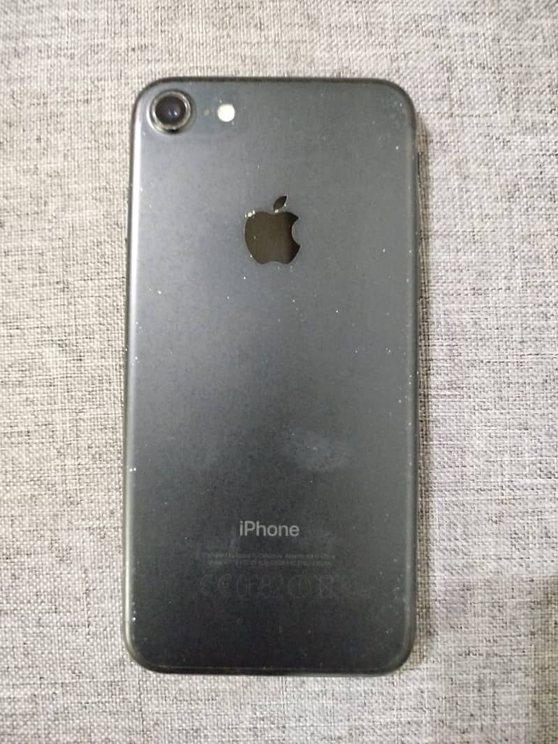 Apple iPhone 7 (4gb 32 gb) 2