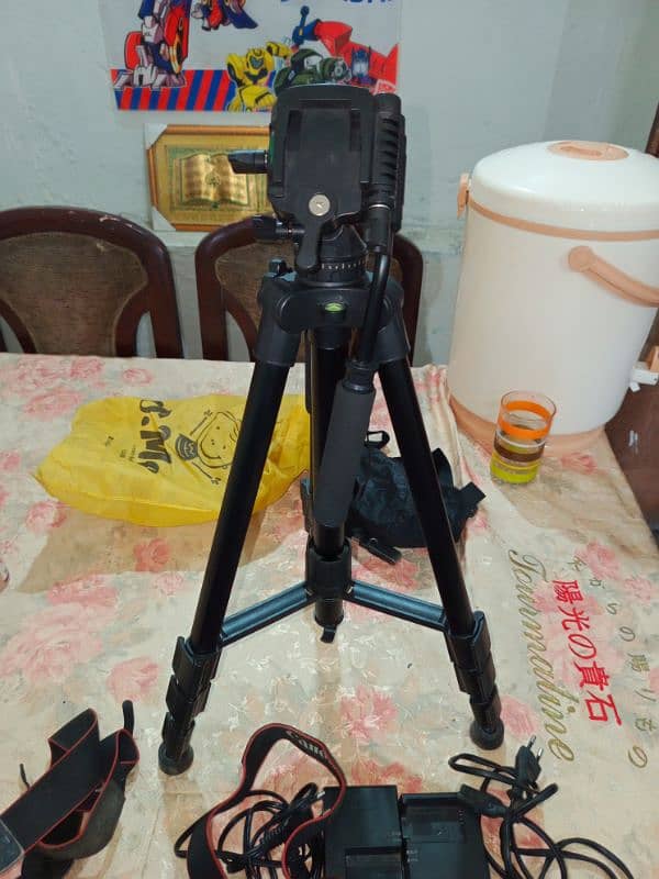 cannon 200 D condition 10/9 with all accessories 5