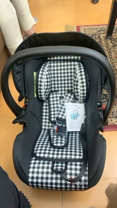 Baby Carry Cot/ Car Seat 2