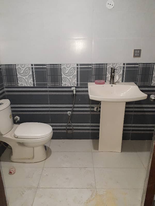 three bed dd leased apartment for sale in johar 0