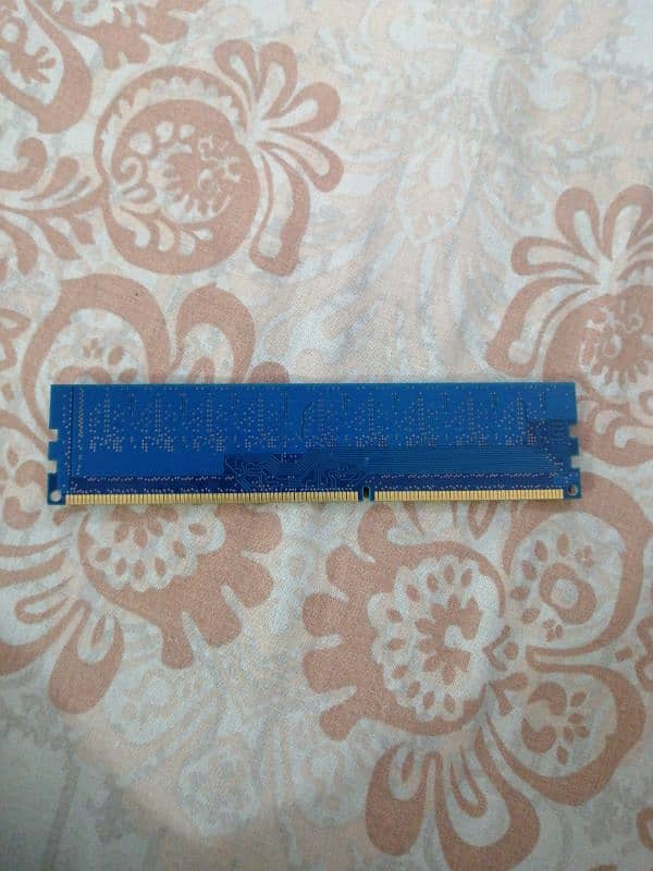 Reliable DDR3 4GB RAM Sticks - Great Condition 1