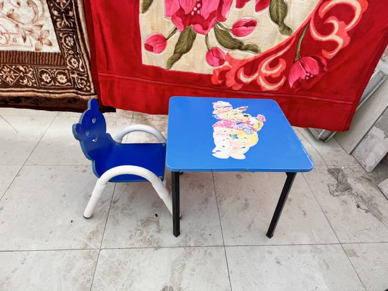 Kids' Table and Chair Set 1